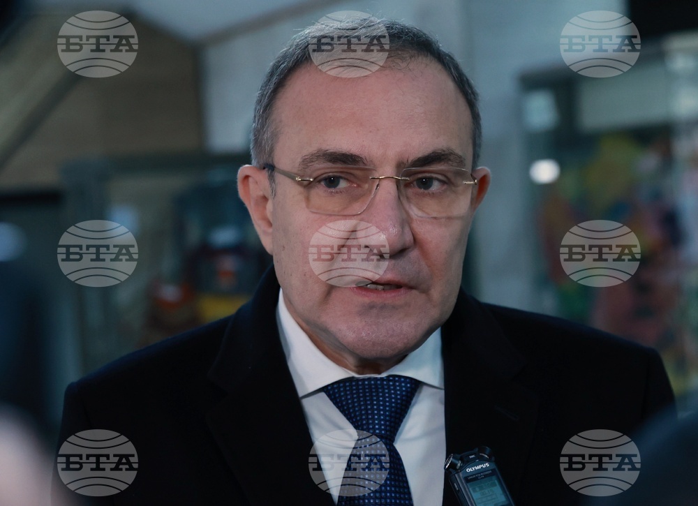 Важно е утре да вземем решение за лидер, който да изведе БСП в необходима посока, каза Борислав Гуцанов за конгреса на БСП