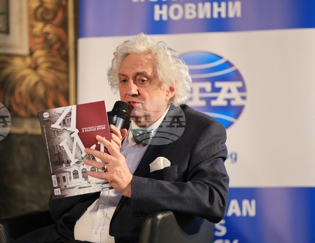 Начетеността се получава само от четенето на книги, каза доц. Георги Лозанов при представянето на новия брой на сп. ЛИК