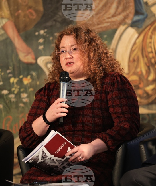 В читалището може да откриете отговорите, от които имате нужда, посъветва учениците в Свищов отговорният редактор на сп. ЛИК Яница Христова