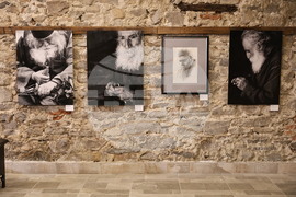 Бачковски манастир - изложба - „Атон в рисунки и фотографии“