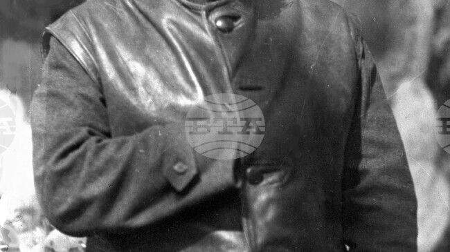 БТА съобщава за експулсирането на Лев Троцки от Съветския съюз преди 94 години