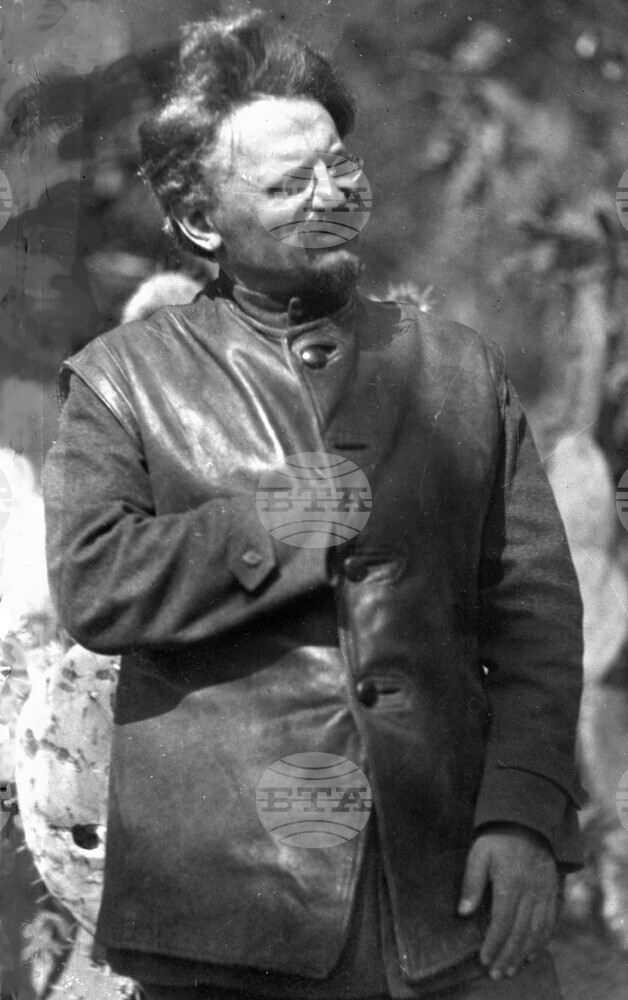 БТА съобщава за експулсирането на Лев Троцки от Съветския съюз преди 94 години