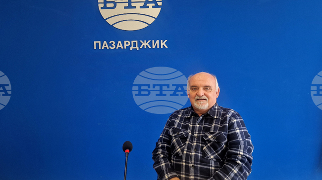 Народните читалища имат дълбока връзка с традициите, каза Сергей Шербетов, главен експерт в дирекция "Образование и култура" в Община Пазарджик