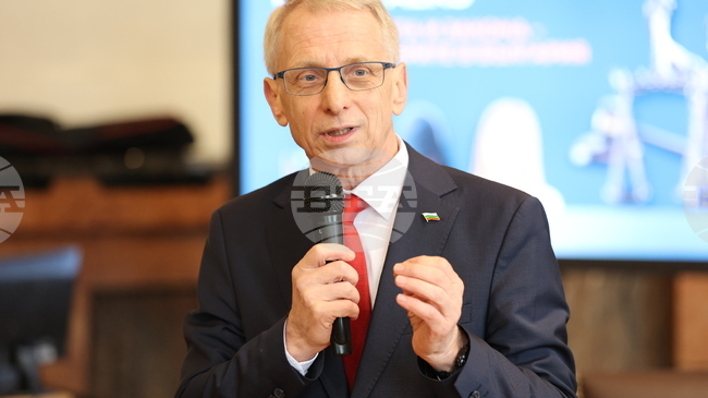 От непослушни, непоследователни и мързеливи деца може да станат прекрасни учени, каза акад. Николай Денков