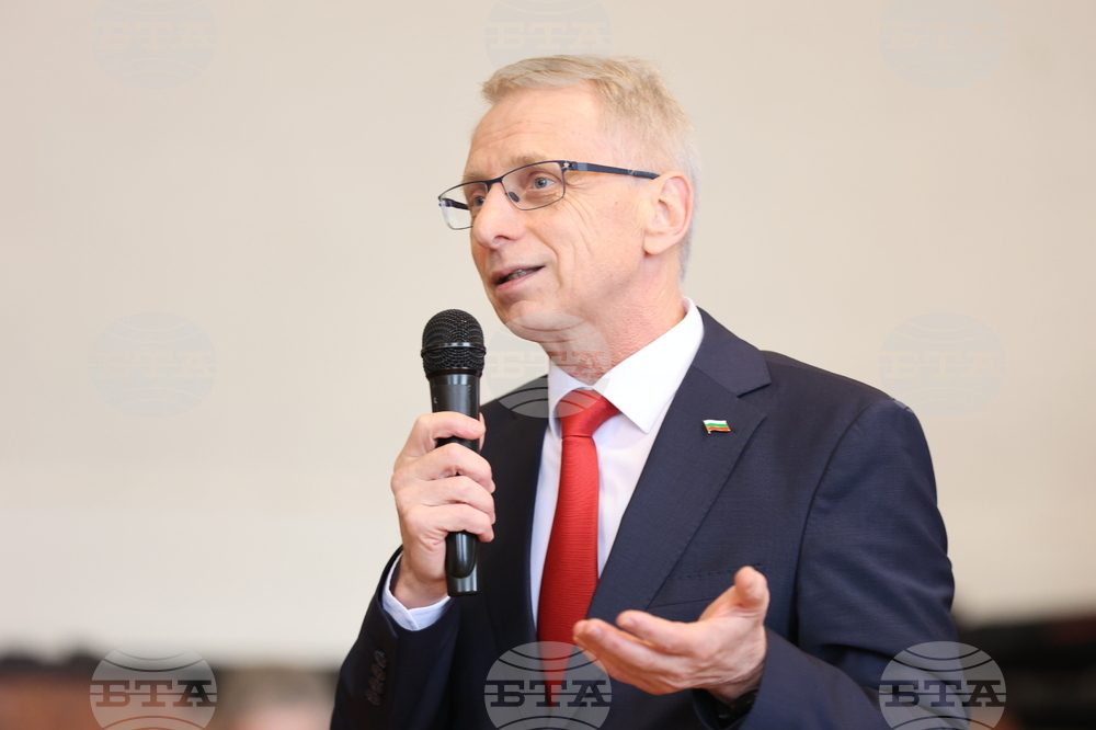 СУ „Св. Климент Охридски” - „Между бунта и закона - тийнейджърите в България” - дискусия