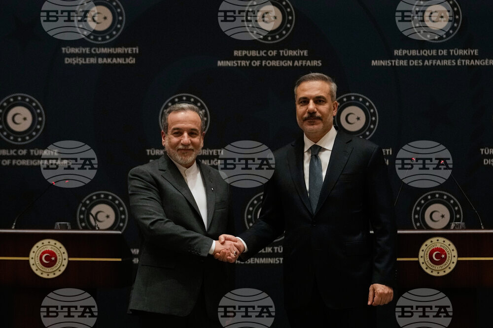 Външните министри на Турция и Иран са разговаряли по телефона