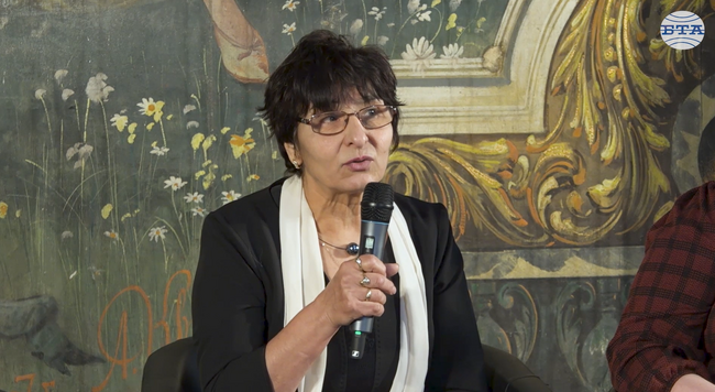 Читалищната библиотека в Свищов със своя фонд от над 100 000 издания е част от културната памет на града, каза библиотекарят Веселина Спасова