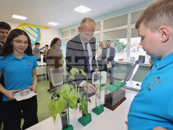 Нов STEM център на два етажа с осем зали беше открит във 2-ро Средно училище „Емилиян Станев“ в присъствието на министъра на образованието в оставка Красимир Вълчев. Снимка: МОН