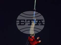 Творбата на Дриант Зенели „Някои казват, че Луната е лесна за докосване, 2011, 05’15”, Собственост Колекция Гая. Снимка: Националната галерия