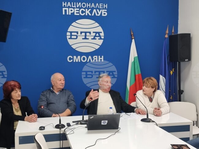 Културните институции на Смолян водят началото си от читалище „Христо Ботев - 1871“, посочи председателят Иван Иванов