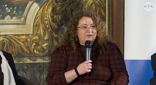 В читалището може да откриете отговорите, от които имате нужда, посъветва учениците в Свищов отговорният редактор на сп. ЛИК Яница Христова