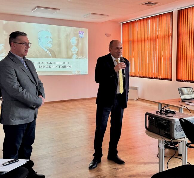 Ловеч отбеляза 155 години от рождението на проф. д-р Параскев Стоянов