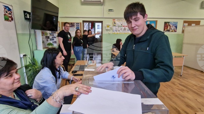 В пернишко училище учениците пресъздадоха изборен процес за новия председател на Ученическия съвет