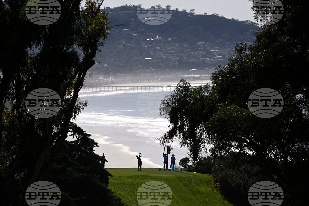 APTOPIX Farmers Insurance Open Golf