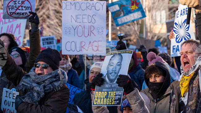 Хиляди хора протестираха в Минеаполис и в цялата страна срещу имиграционните служби на САЩ