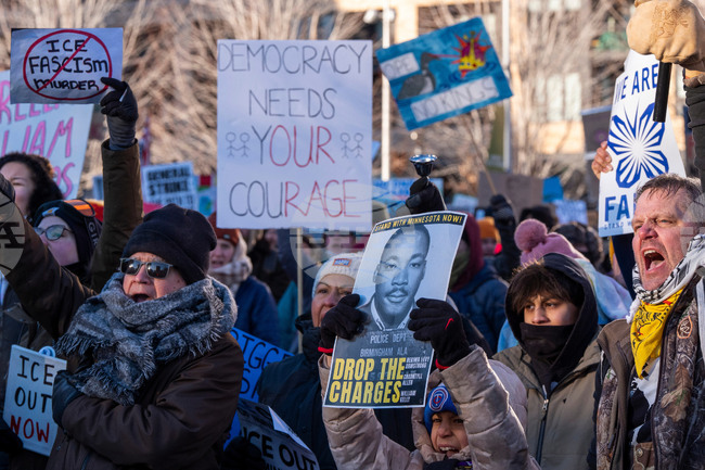 Хиляди хора протестираха в Минеаполис и в цялата страна срещу имиграционните служби на САЩ