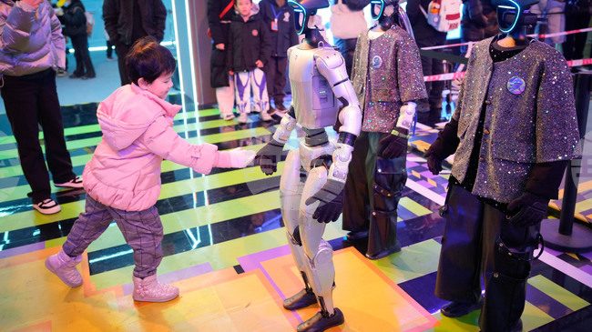 Гъвкав и лек хуманоиден робот за дома разработиха учени в Китай