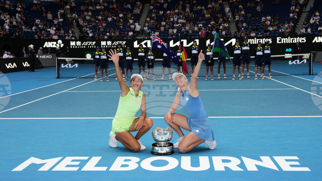 Мертенс и Чжан спечелиха короната на двойките за жени от Откритото първенство на Австралия