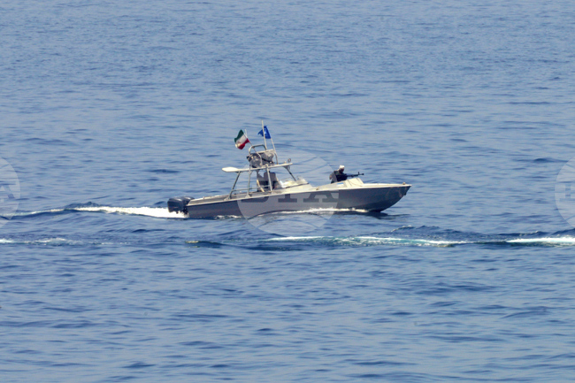 Американски петролен танкер бе приближен от малки лодки на иранската Революционна гвардия в Ормузкия проток