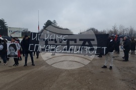 Село Телиш - протест срещу войната по пътищата - блокада на път