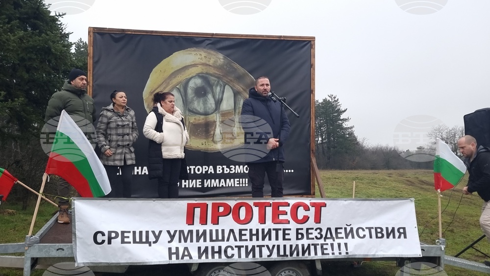 Село Телиш - протест срещу войната по пътищата - блокада на път