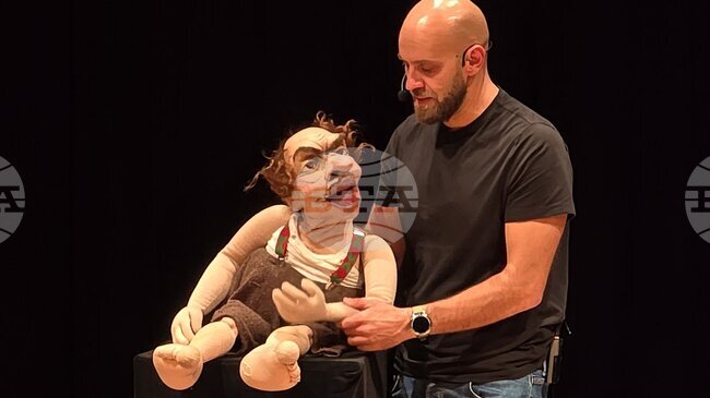 Стендъп комикът Димитър Иванов – Капитана ще представи отново спектакъла си „Хомеопатия за душата“ във Враца