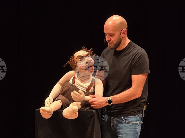 Стендъп комикът Димитър Иванов – Капитана ще представи отново спектакъла си „Хомеопатия за душата“ във Враца