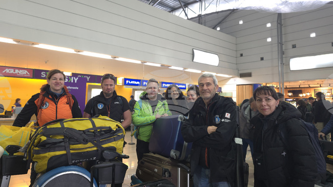 Предпоследната група от 34-тата българска антарктическа експедиция отпътува днес от Пунта Аренас, Чили, към остров Кинг Джордж в Антарктида