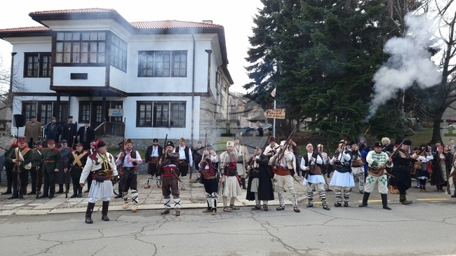 С историческа възстановка в Кюстендил бе отбелязано Освобождението на града