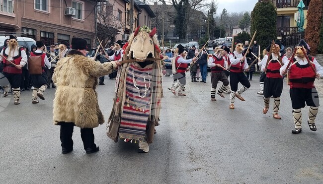 Джамал гони злите сили и благославя за здраве и плодородие в русенското село Кошов