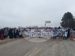 Село Телиш - протест срещу войната по пътищата - блокада на път