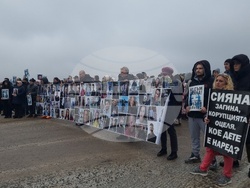 Село Телиш - протест срещу войната по пътищата - блокада на път