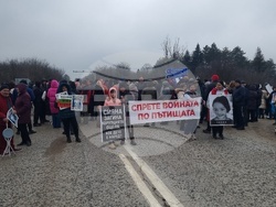 Село Телиш - протест срещу войната по пътищата - блокада на път