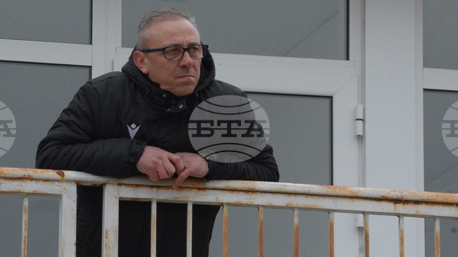 "Неприятното е, че има доста контузени и нямаме много валидни опции на този етап", каза Илиан Илиев