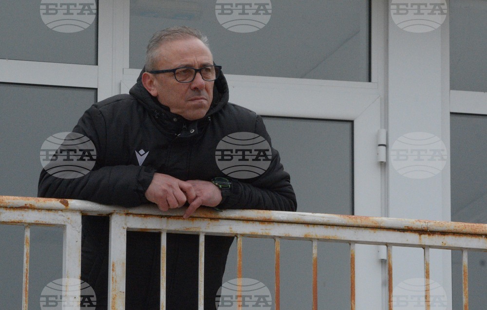 "Неприятното е, че има доста контузени и нямаме много валидни опции на този етап", каза Илиан Илиев