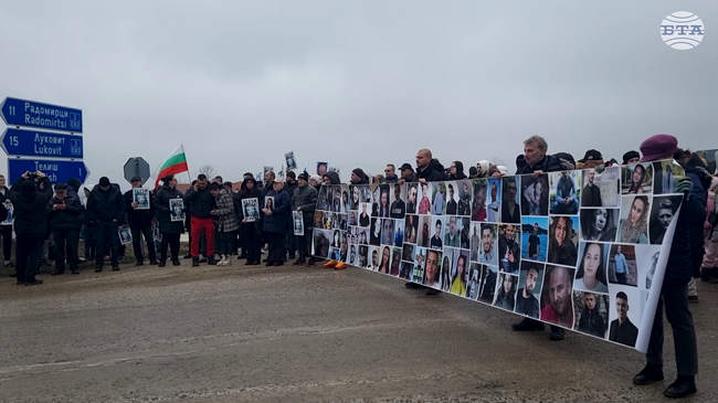 Протестът срещу войната по пътищата край село Телиш приключи