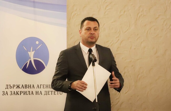 Иван Ченчев връчи приза „Посланик на доброто“ на ученици от училище „Проф. Никола Маринов“ в Търговище