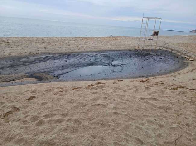 Northern Part of Varna's Kabakum Beach Cleared of Oil Pollution
