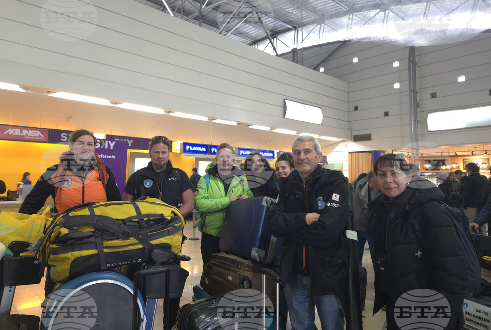 Penultimate Group of Participants in Bulgaria’s Antarctic Expedition Departs from Chile to King George Island, Antarctica