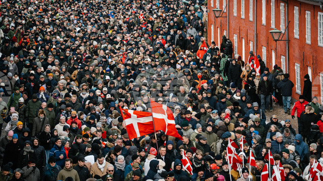 Най-малко 10 000 души участваха в протест Копенхаген срещу думите на Тръмп за действията на съюзническите сили в Афганистан