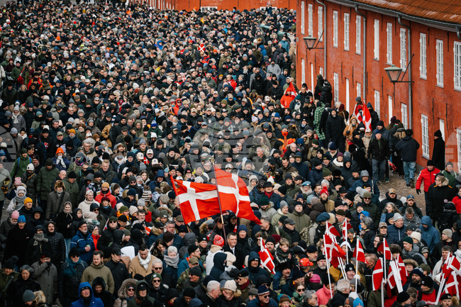 Най-малко 10 000 души участваха в протест Копенхаген срещу думите на Тръмп за действията на съюзническите сили в Афганистан