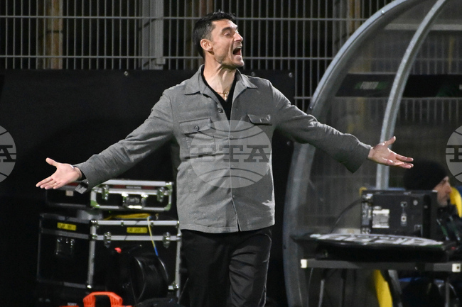 Новият треньор на Айнтрахт Франкфурт Алберт Риера си е поставил за цел да направи по-добри футболистите на отбора