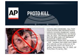 PHOTO KILL Frankfurt Coach Soccer