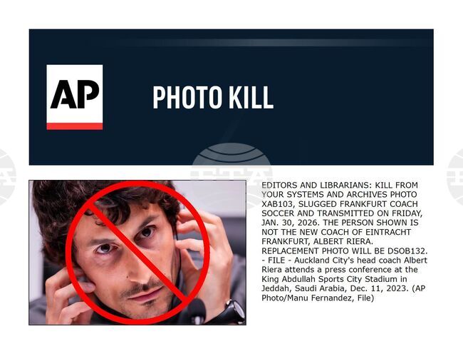 PHOTO KILL Frankfurt Coach Soccer