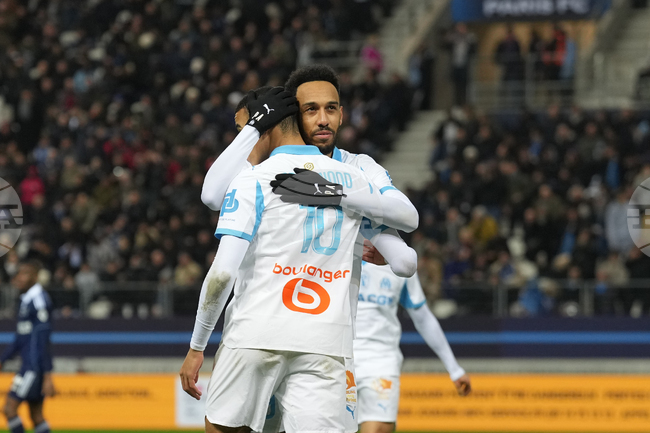 Олимпик Марсилия надви Олимпик Лион като домакин във френската Лига 1