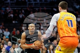 Spurs Hornets Basketball