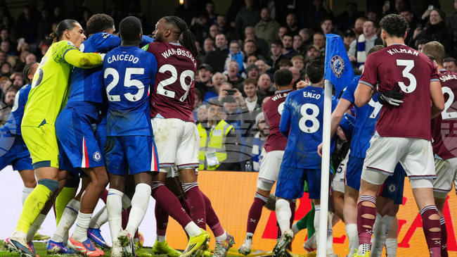 Футболната асоциация глоби Челси и Уест Хям