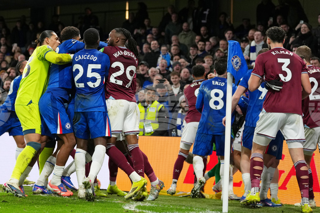 Футболната асоциация глоби Челси и Уест Хям