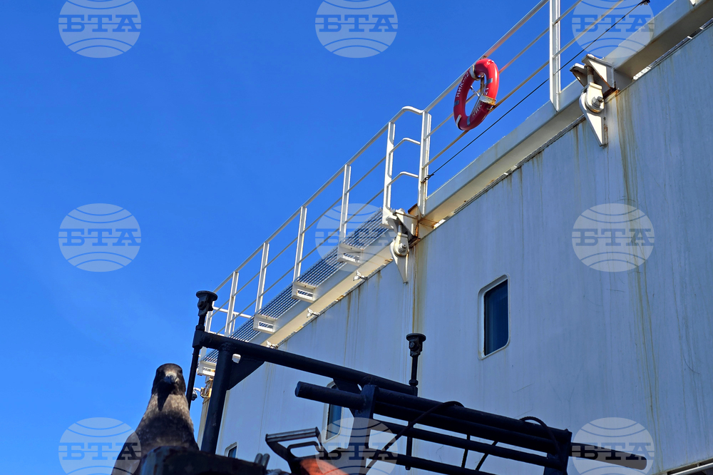 Предпоследната група от 34-тата българска антарктическа експедиция отплава днес с кораба “Св. св. Кирил и Методий” за остров Ливингстън