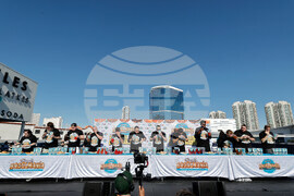 Vegas-Bagel-Eating Contest